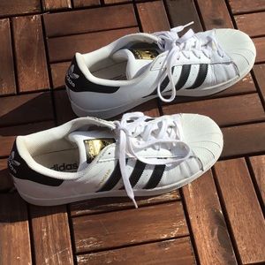 Women’s Lightly Used Adidas Superstar Sneakers
